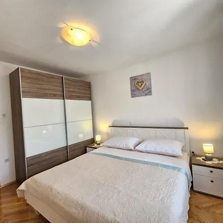 Apartament Milan Nv 1 - For 6 Persons With Terrace And Grill