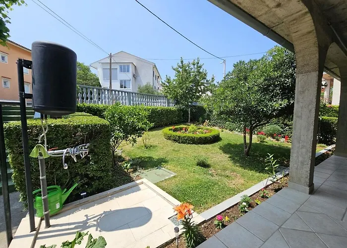 Milan Nv 1 - For 6 Persons With Terrace And Grill Novi Vinodolski