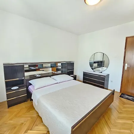 Milan Nv 1 - For 6 Persons With Terrace And Grill *