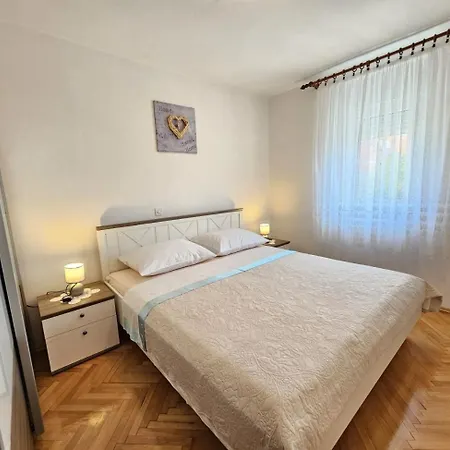 Milan Nv 1 - For 6 Persons With Terrace And Grill Apartman