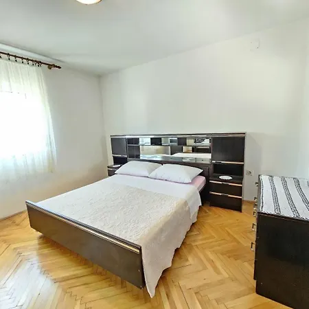Milan Nv 1 - For 6 Persons With Terrace And Grill Apartment