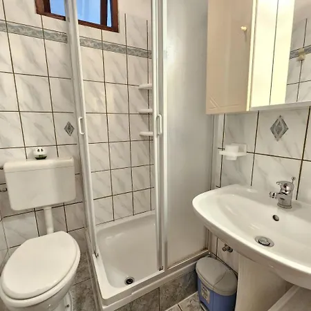 Milan Nv 1 - For 6 Persons With Terrace And Grill Novi Vinodolski