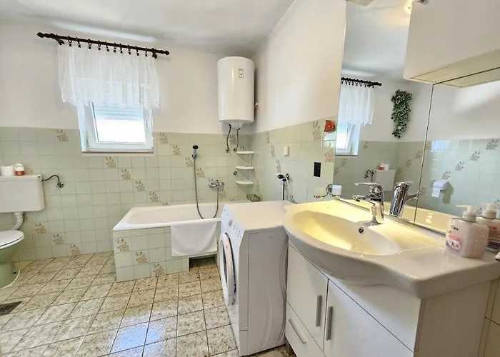 Apartment Milan Nv 1 - For 6 Persons With Terrace And Grill Novi Vinodolski